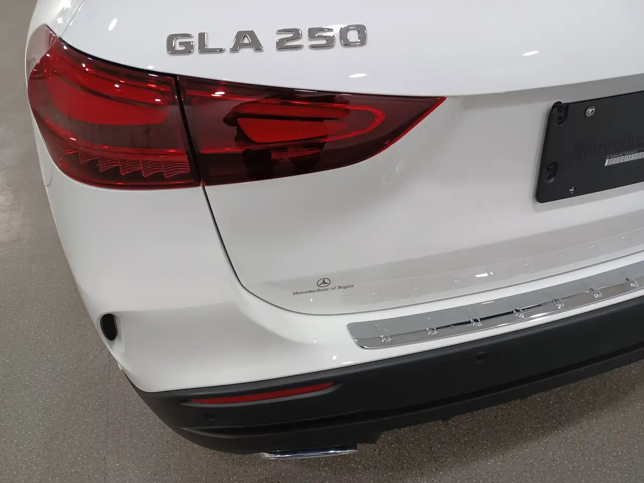 Mercedes-Benz GLA снимка Mercedes-Benz GLA