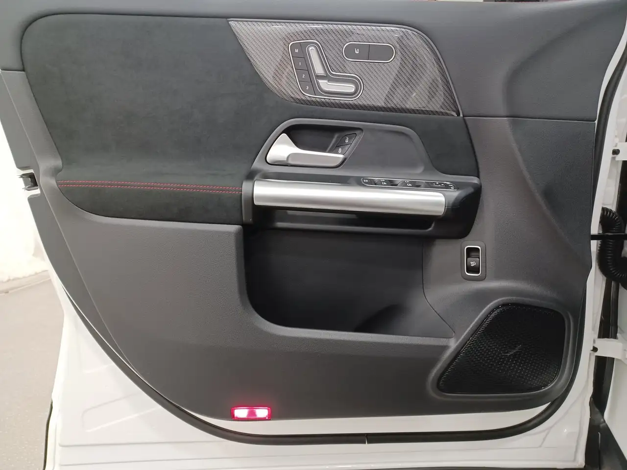 Mercedes-Benz GLA снимка Mercedes-Benz GLA