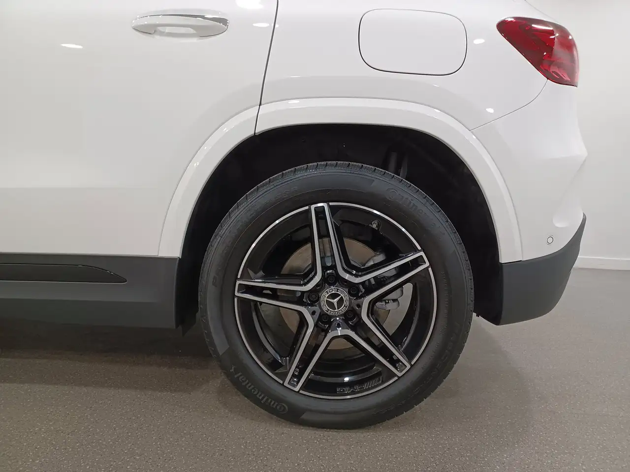 Mercedes-Benz GLA снимка Mercedes-Benz GLA