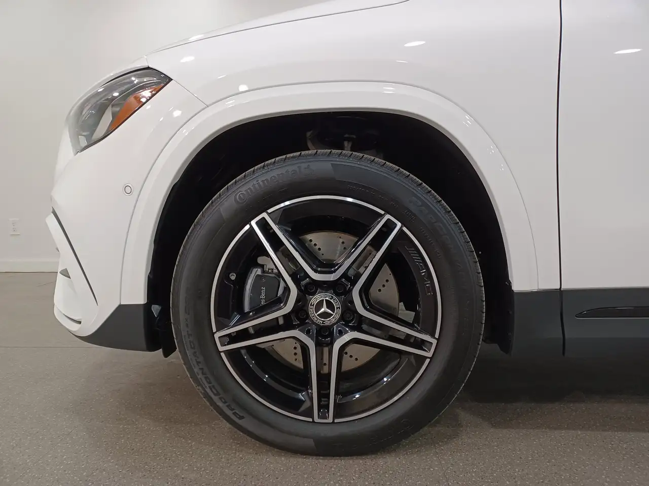 Mercedes-Benz GLA снимка Mercedes-Benz GLA