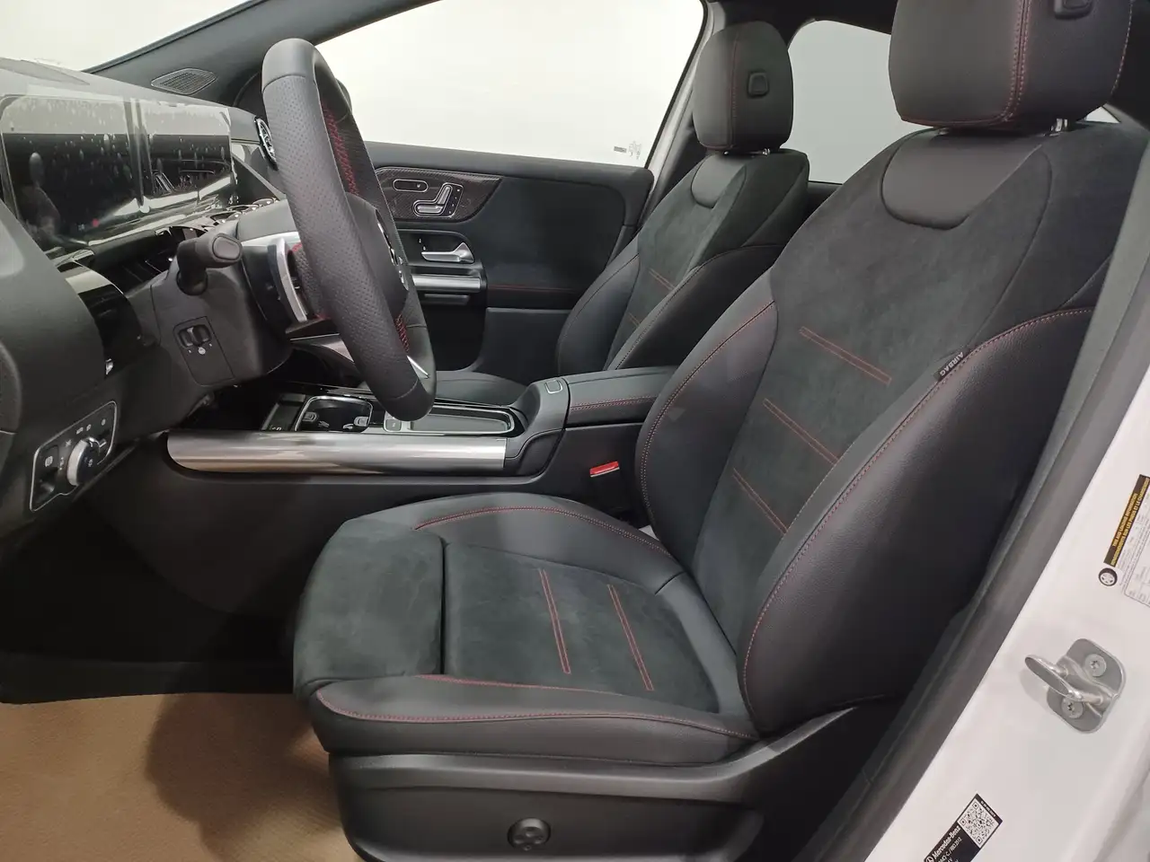 Mercedes-Benz GLA снимка Mercedes-Benz GLA