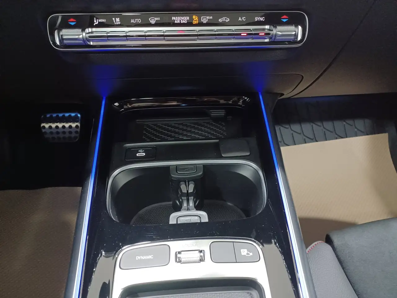Mercedes-Benz GLA снимка Mercedes-Benz GLA