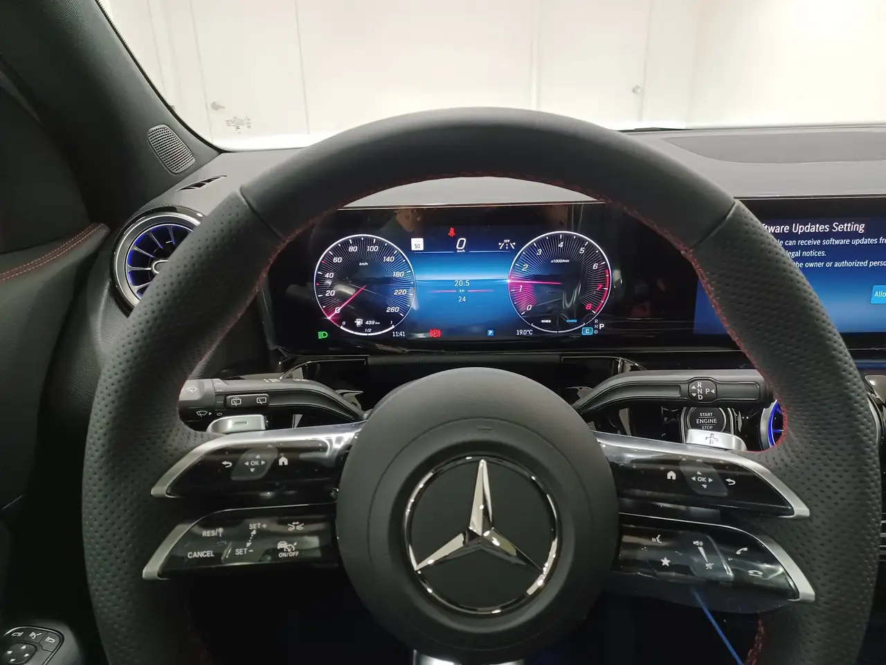 Mercedes-Benz GLA снимка Mercedes-Benz GLA
