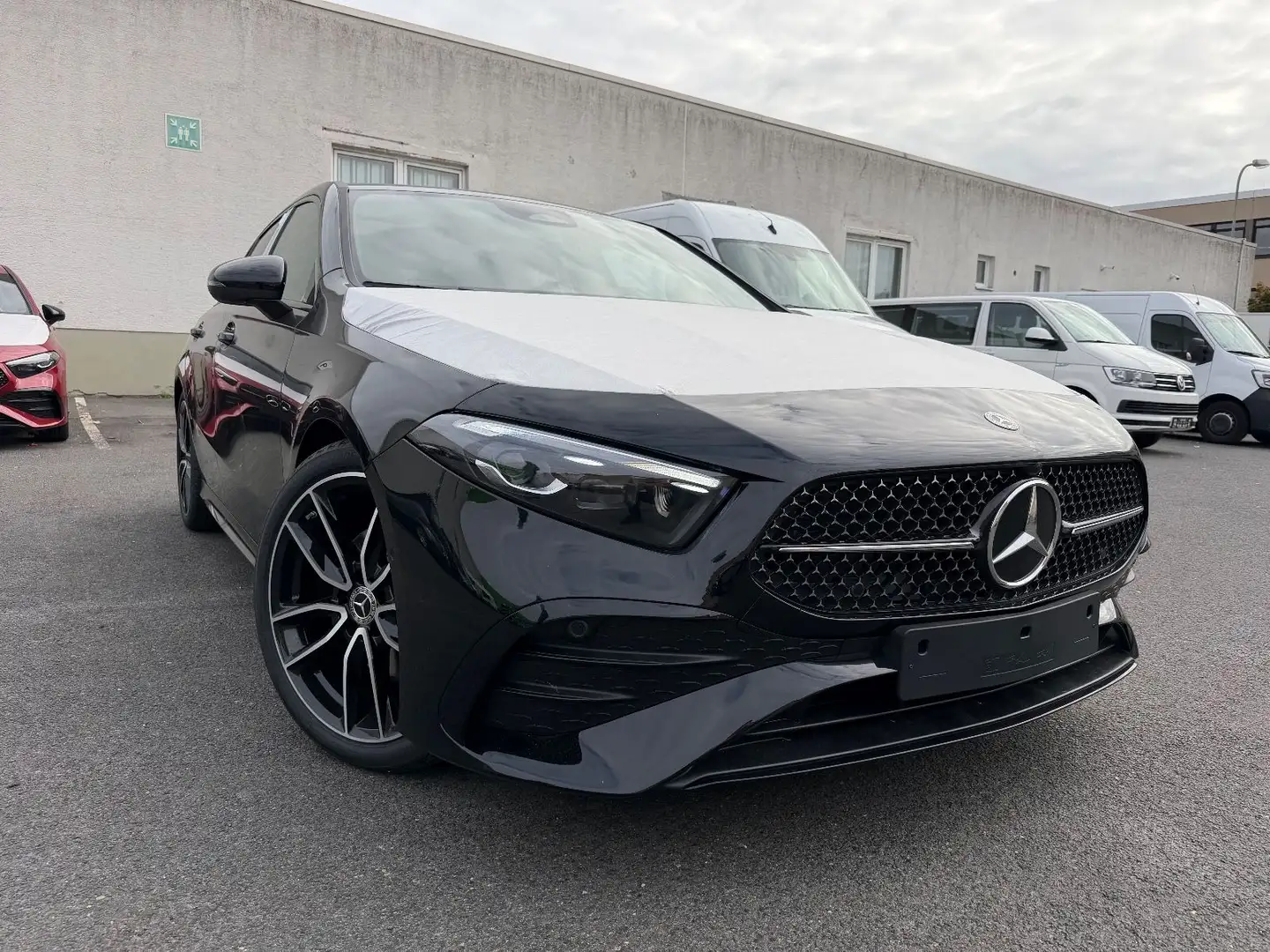 Mercedes-Benz A 180 A -Klasse A 180 Special Edition AMG Line Schwarz - 1
