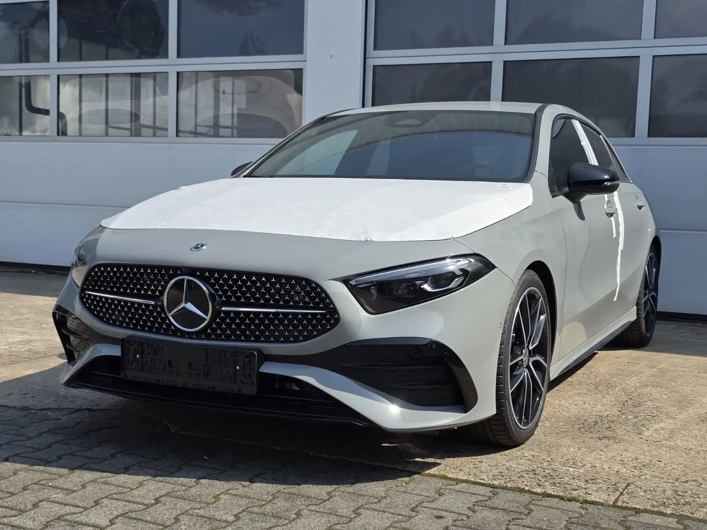 Mercedes-Benz A 180 A -Klasse A 180 Special Edition AMG Line Rot - 1