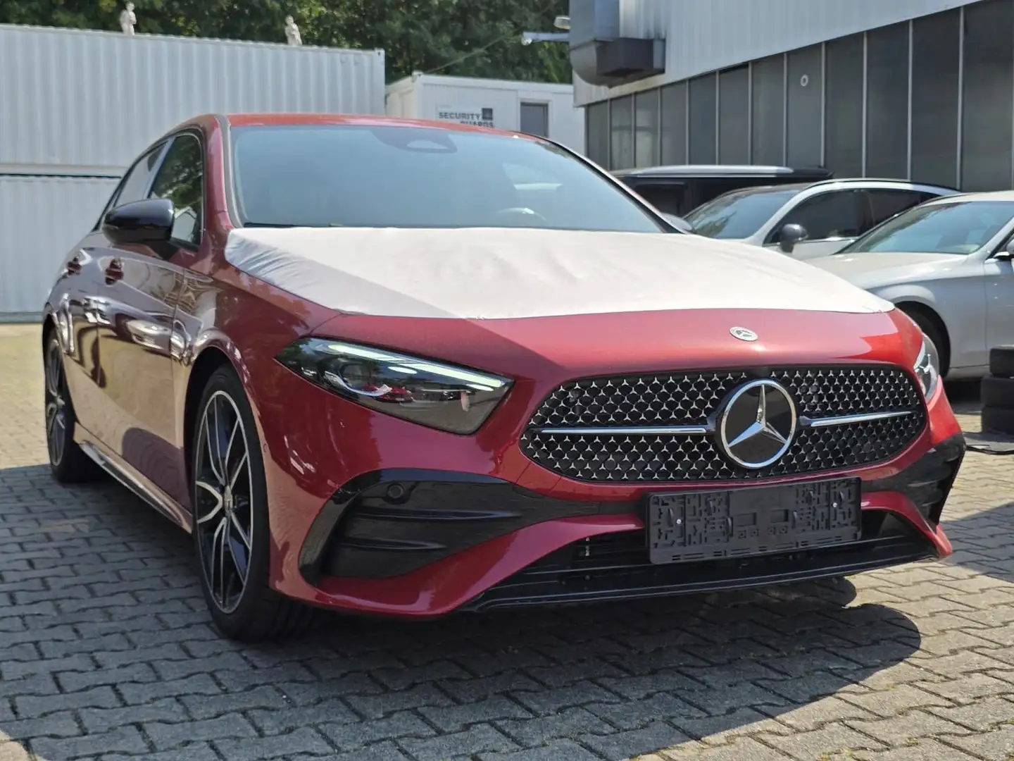 Mercedes-Benz A 180 A -Klasse A 180 Special Edition AMG Line Rot - 2