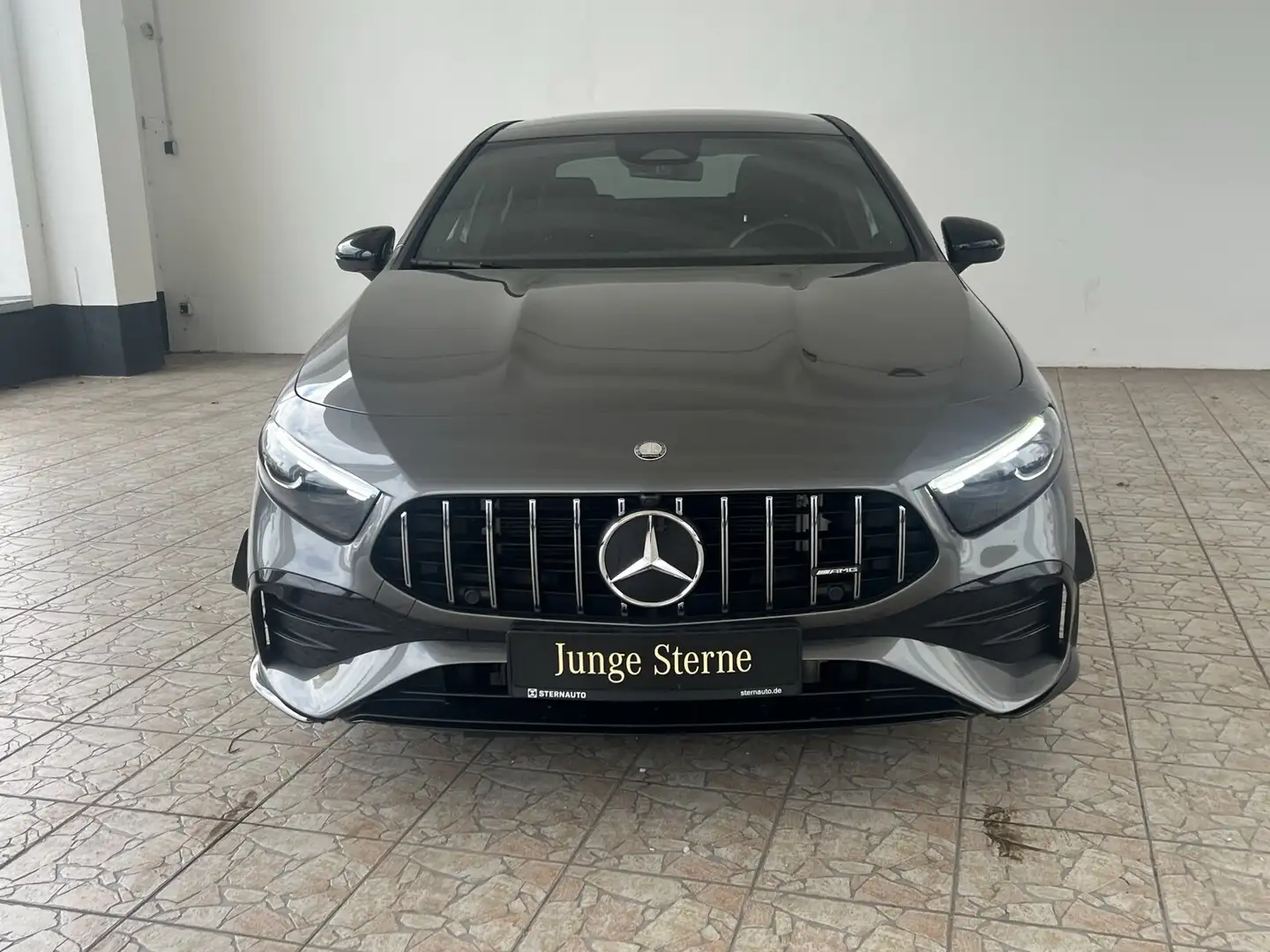 Mercedes-Benz A 35 AMG A 35 AMG 4M Limousine Pano-Dach/Multibeam/Kamera Grijs - 2
