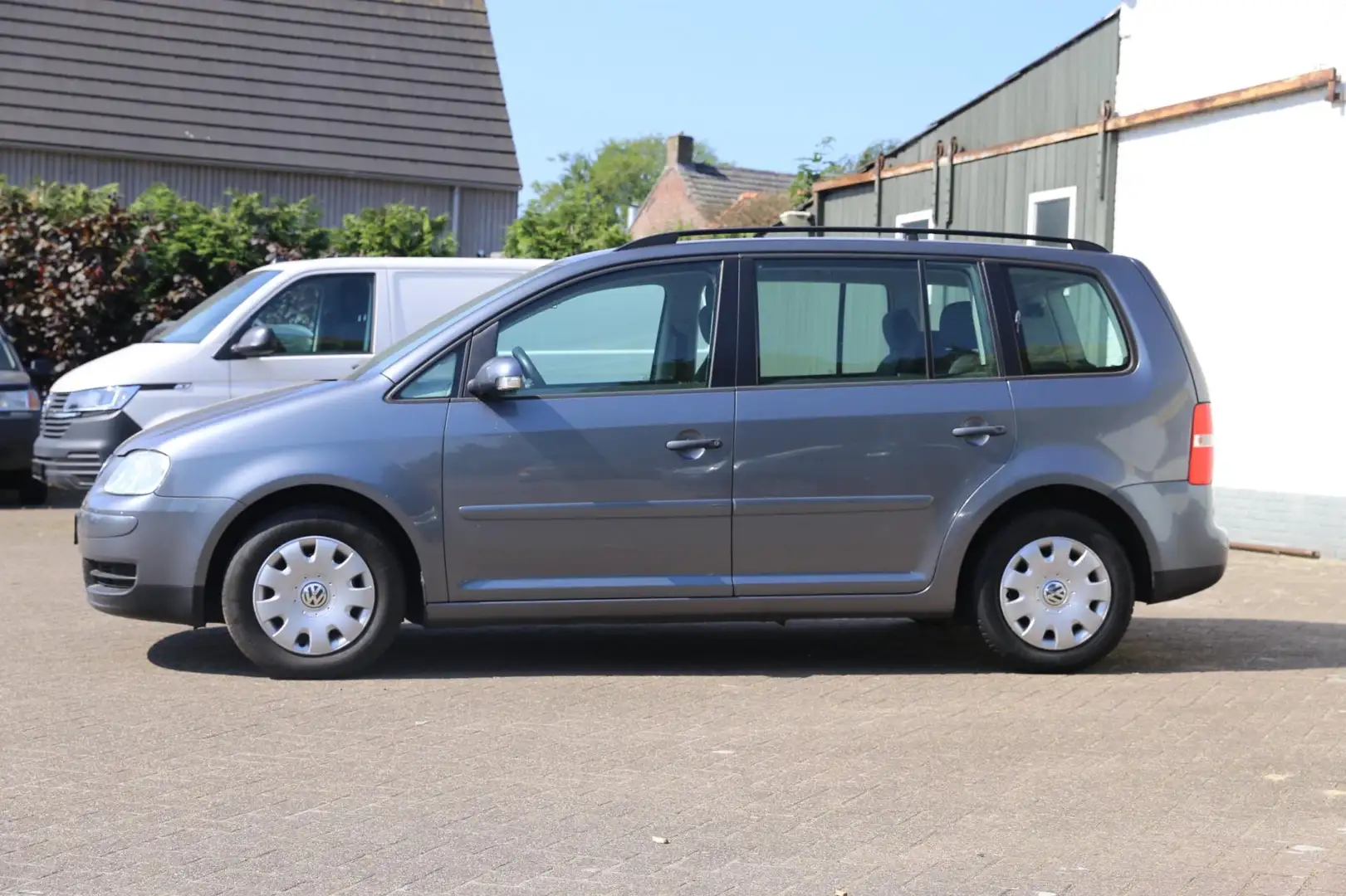 Volkswagen Touran 1.6-16V FSI Business Gris - 2