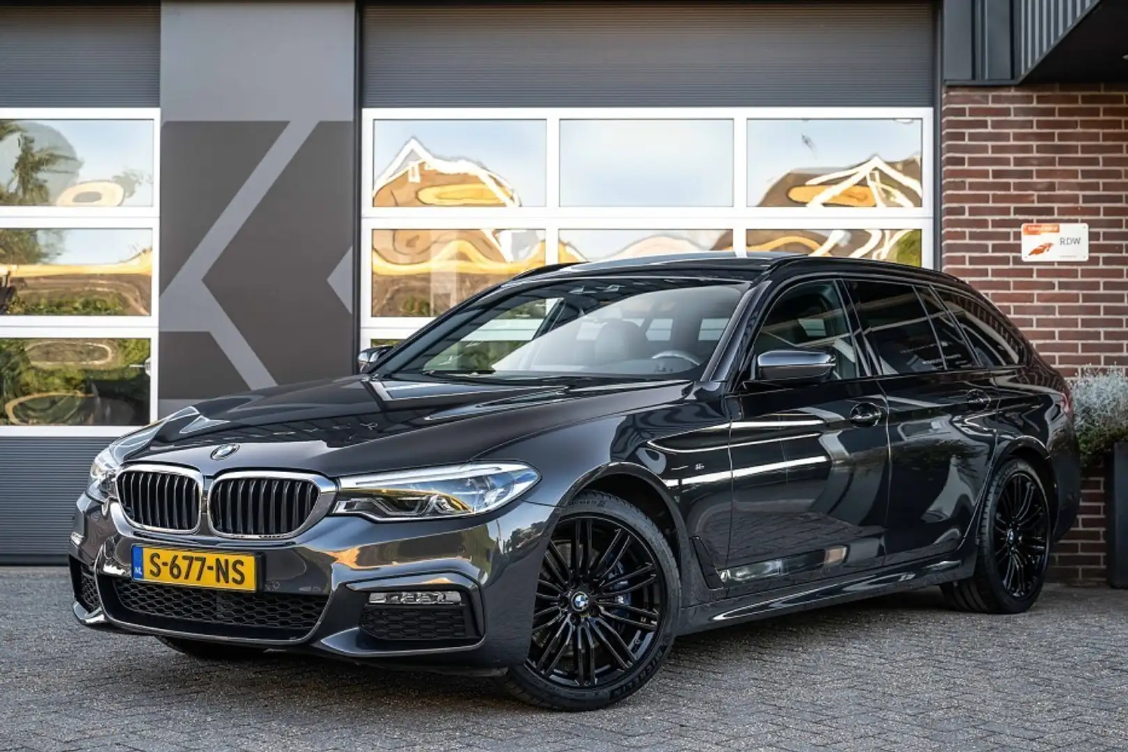 BMW 530 530i High Executive M Sport | Panorama | Head-Up | Gris - 1