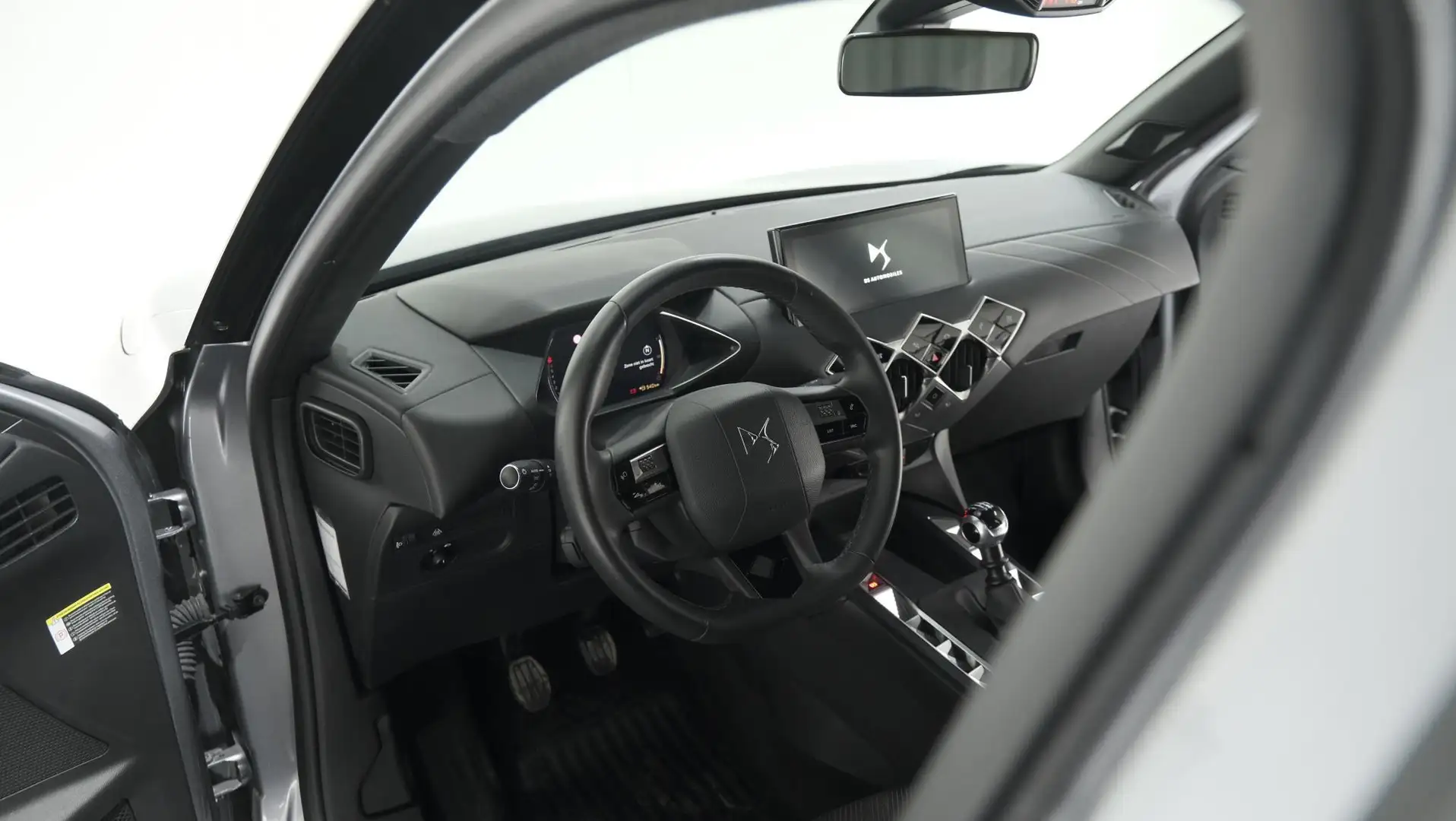 DS Automobiles DS 3 Crossback PureTech 100 Montmartre | Parkeersensoren | Apple Gris - 2