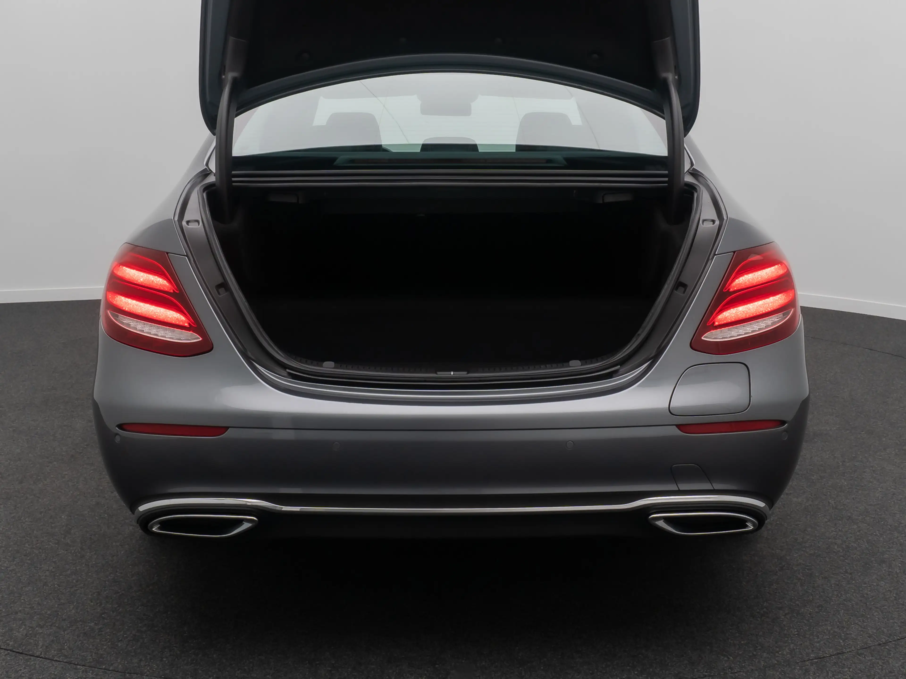 Mercedes-Benz E 300 de Widscreen 360° DAB AHK FahrAss HiFi 18 — photo 13