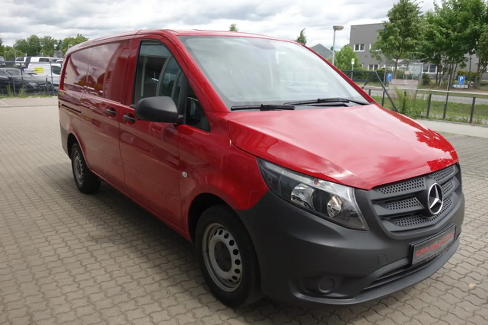 Mercedes-Benz Vito 110 CDI Kasten Lang KLIMA/TEMP/AHK/LKW Red - 2