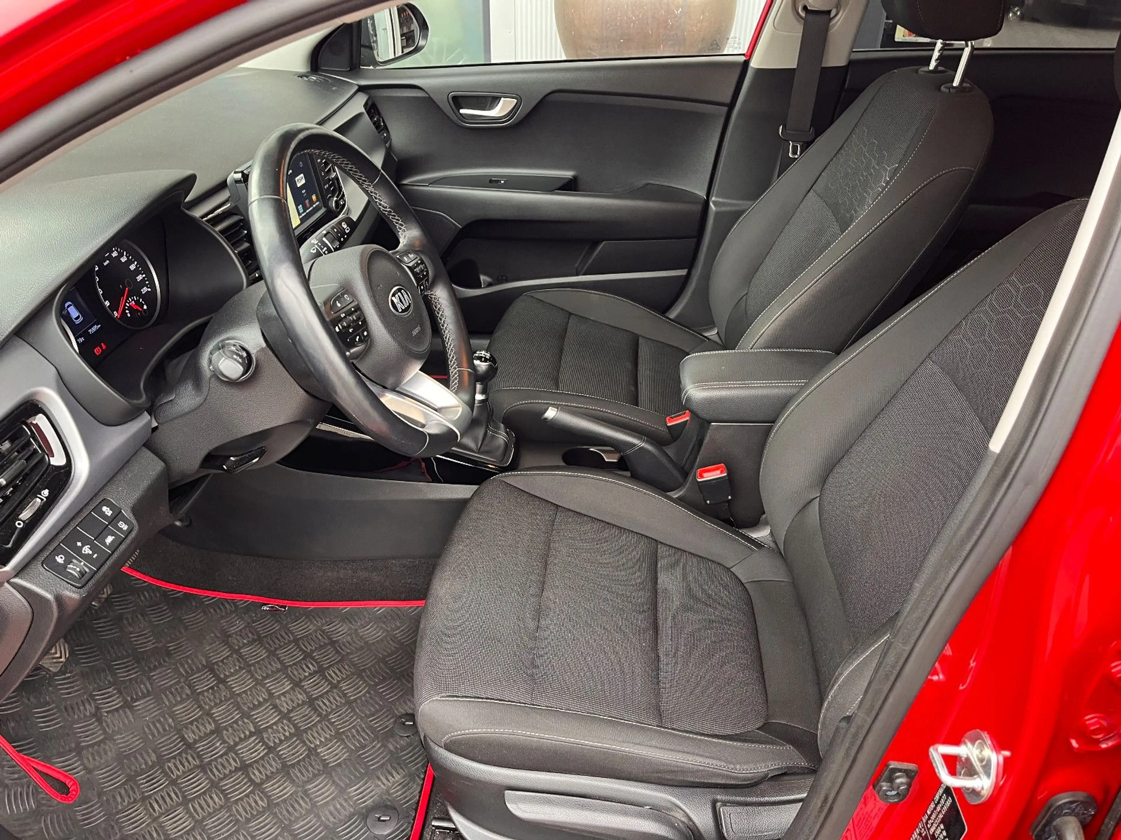 Kia Rio Spirit 1.3 — photo 12