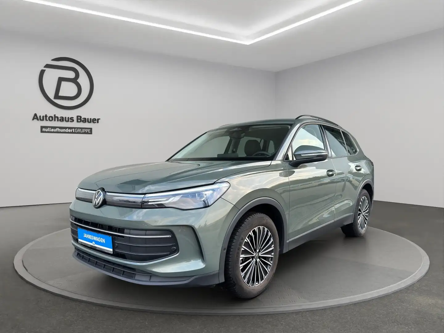 Volkswagen Tiguan 2.0TDI DSG Life AHK Nav RfK HeadUp Grün - 2