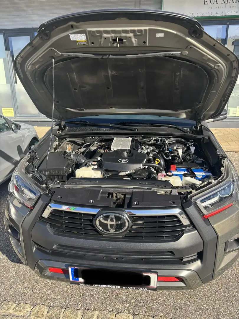 Toyota Hilux Double Cab Invincible Braun - 2