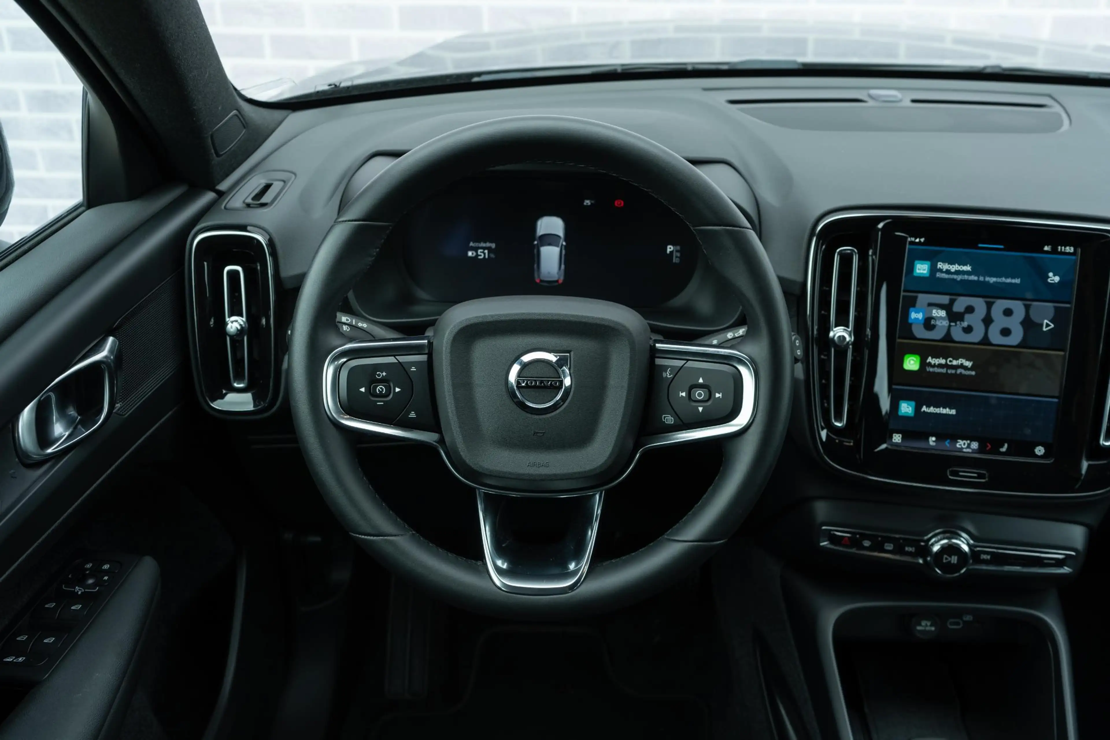Volvo XC40 Single Motor Core 69 kWh — photo 3