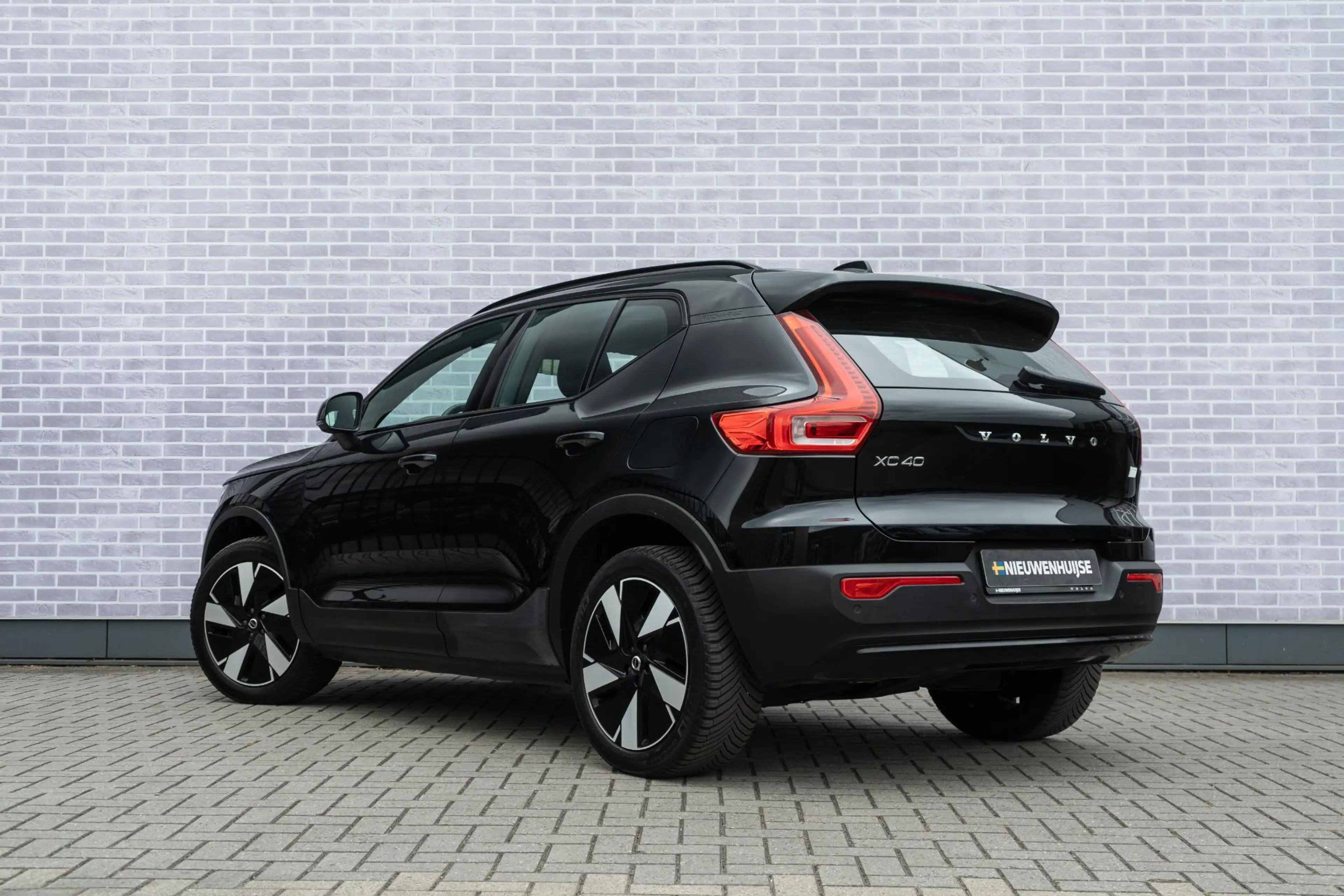 Volvo XC40 Single Motor Core 69 kWh — photo 2