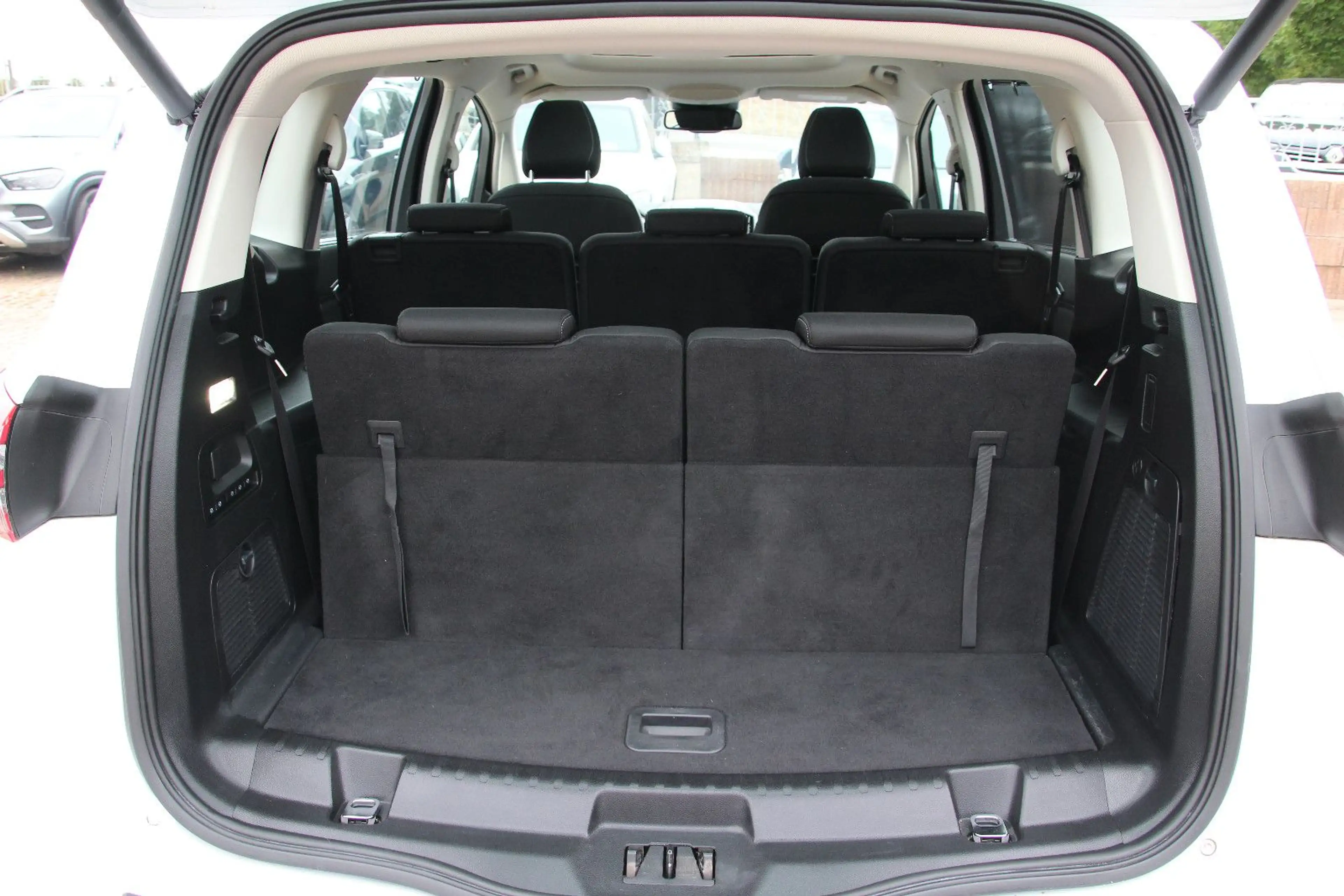 Ford S-Max 1.5 Titanium 7Sitzer LED/Pano/Keyless/Cam — photo 11