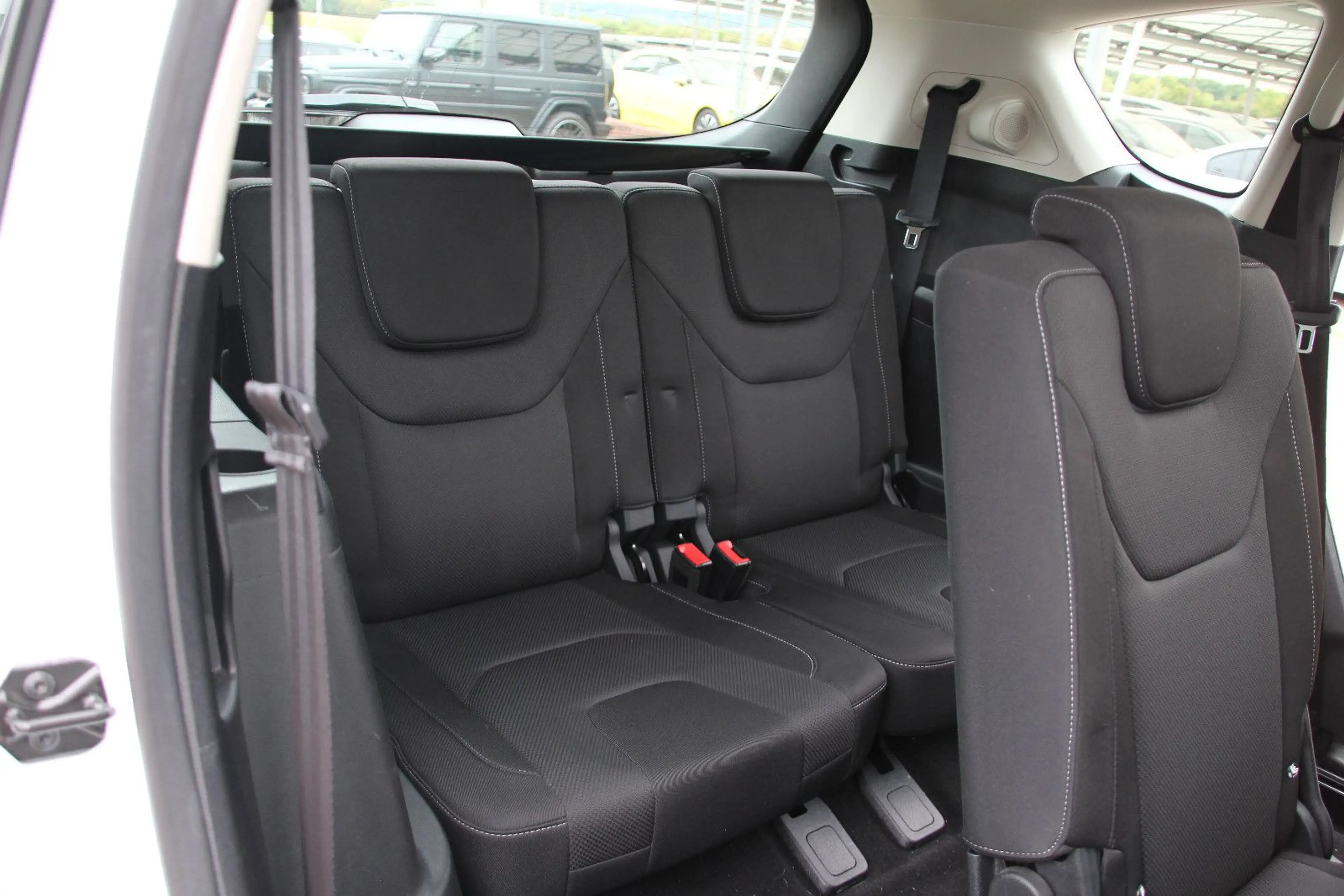 Ford S-Max 1.5 Titanium 7Sitzer LED/Pano/Keyless/Cam — photo 12