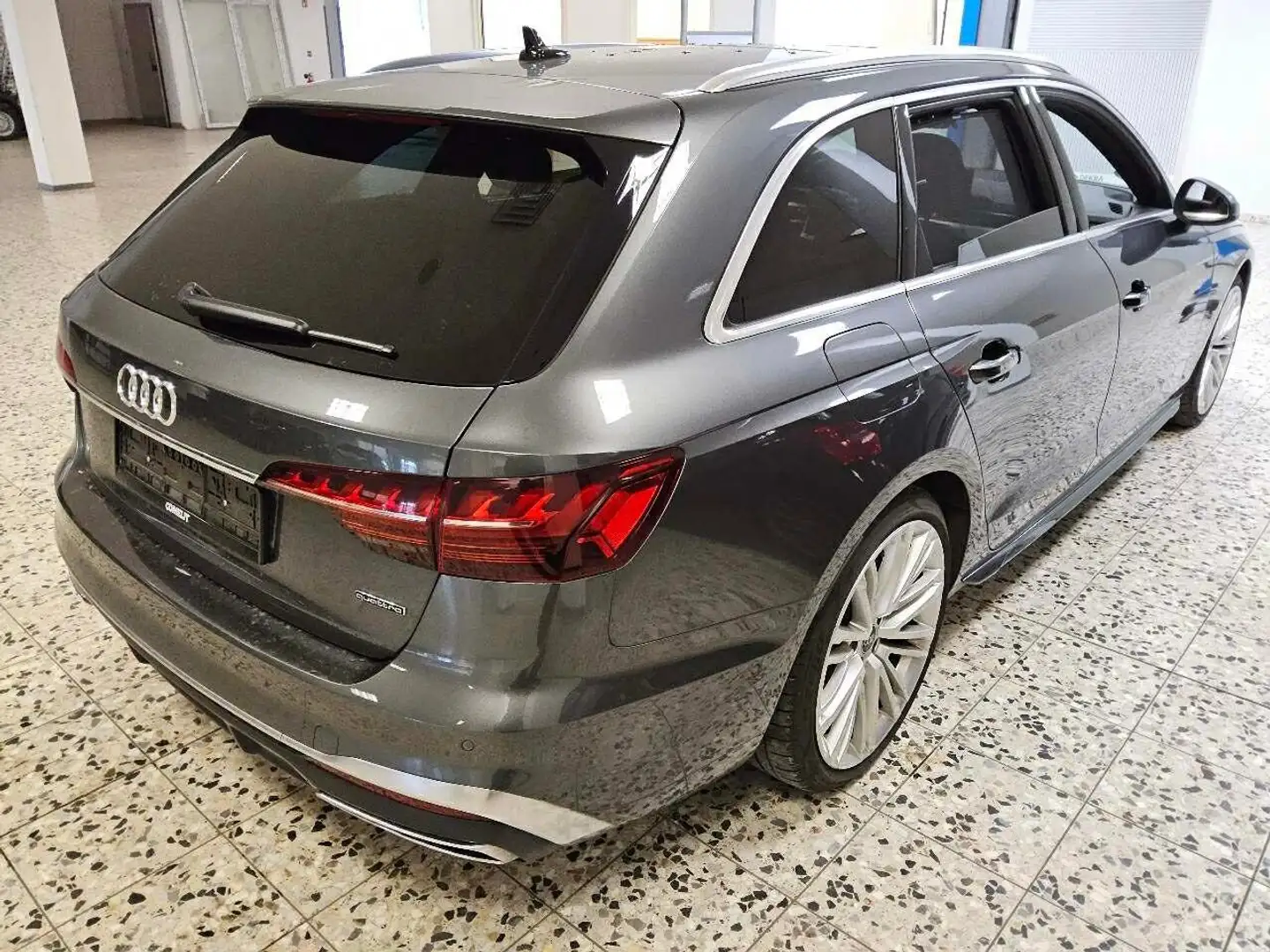 Audi A4 Avant 40 TDI quattro S line Pano+HUD Klima Navi Grau - 2