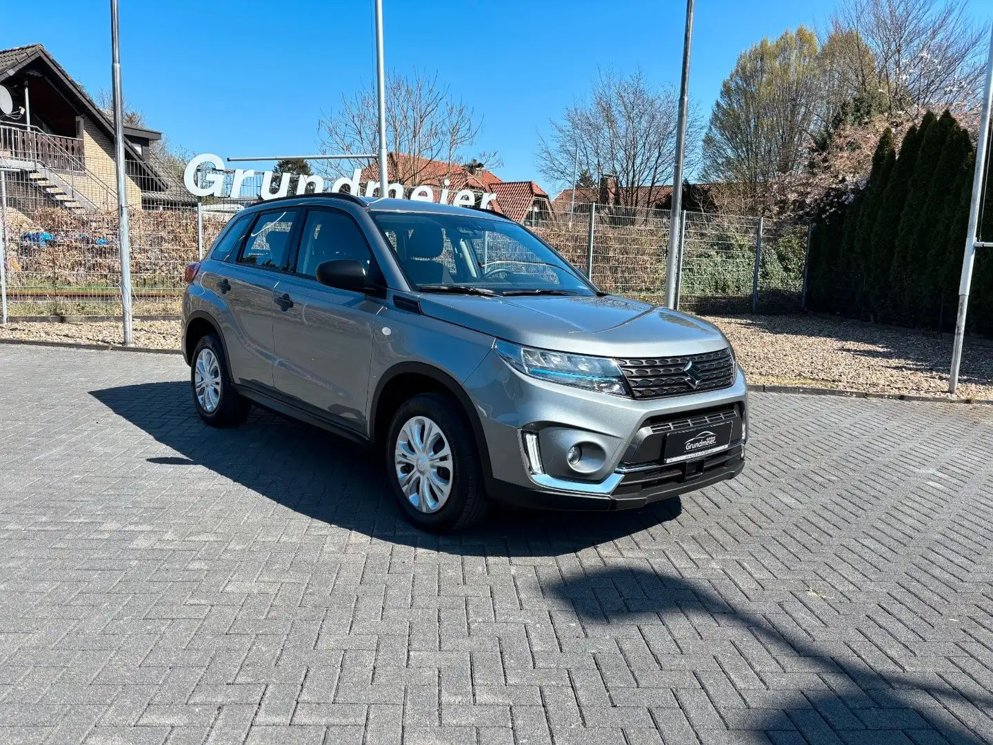 Suzuki Vitara 1.4 Hybrid Klimaautomatik/LED/Bluetooth Grau - 2
