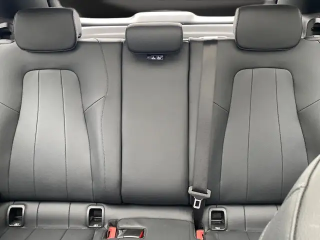 Mercedes-Benz 250 view 16