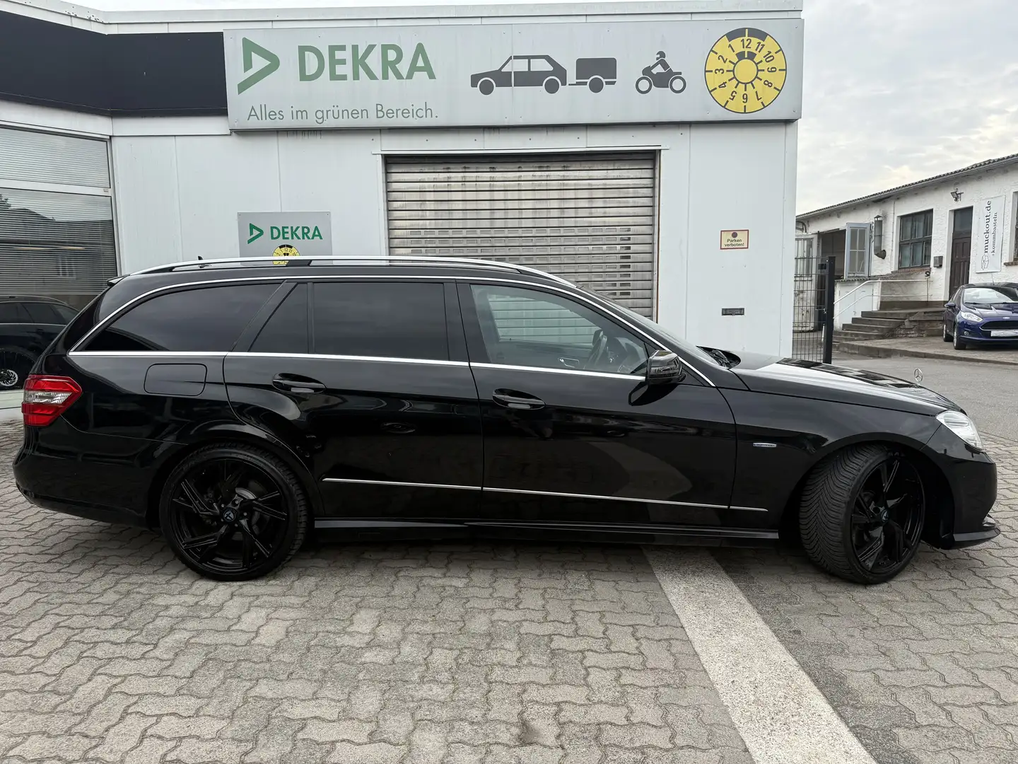 Mercedes-Benz E 350 T CDI AMG-Style mit Automatik/Klima/Navi/PDC/AHK/ Schwarz - 2