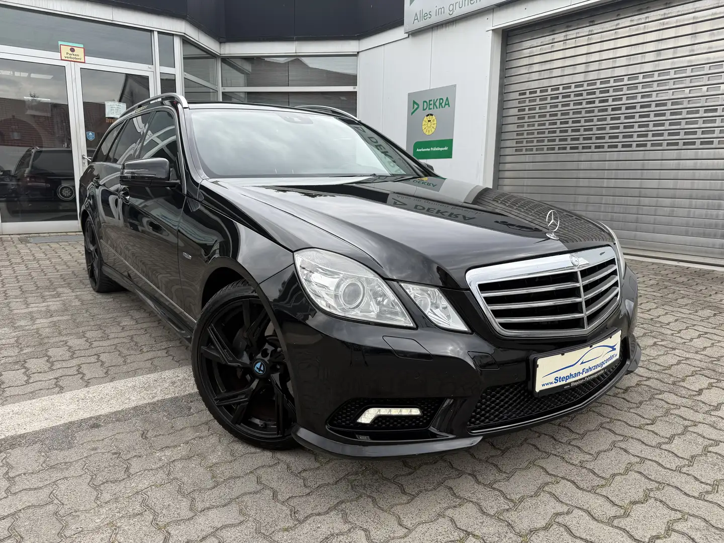 Mercedes-Benz E 350 T CDI AMG-Style mit Automatik/Klima/Navi/PDC/AHK/ Schwarz - 1