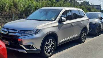 Outlander III 2016 2.2 Insport 2wd 7p.ti