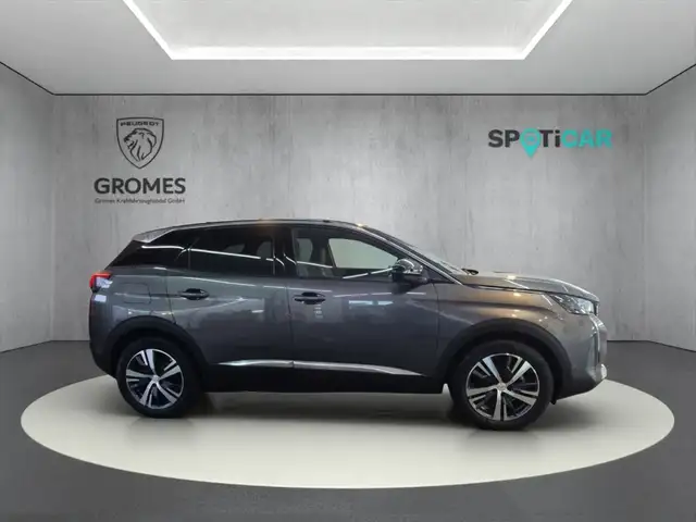 Peugeot 3008 view 2