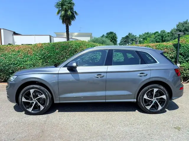Audi Q5 view 7