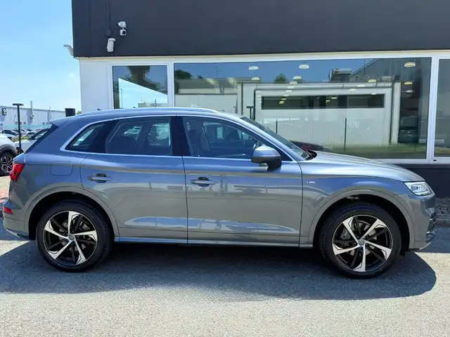 Audi Q5 view 5