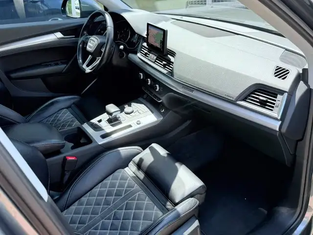 Audi Q5 view 14
