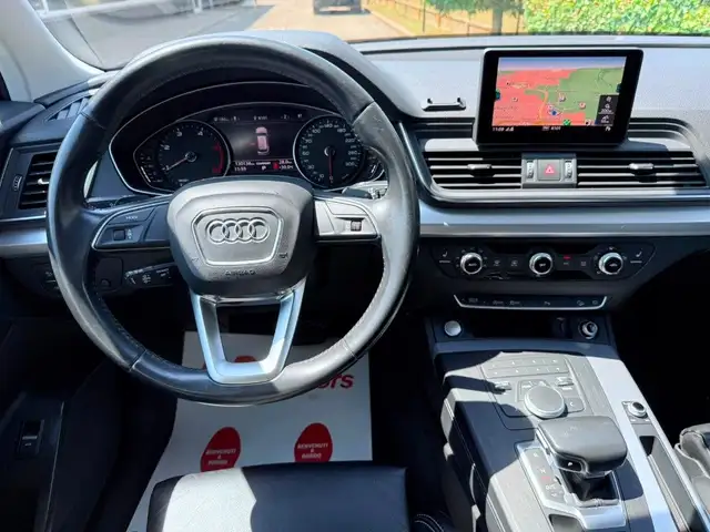 Audi Q5 view 11