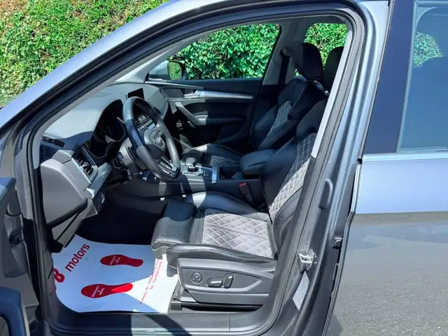 Audi Q5 view 9