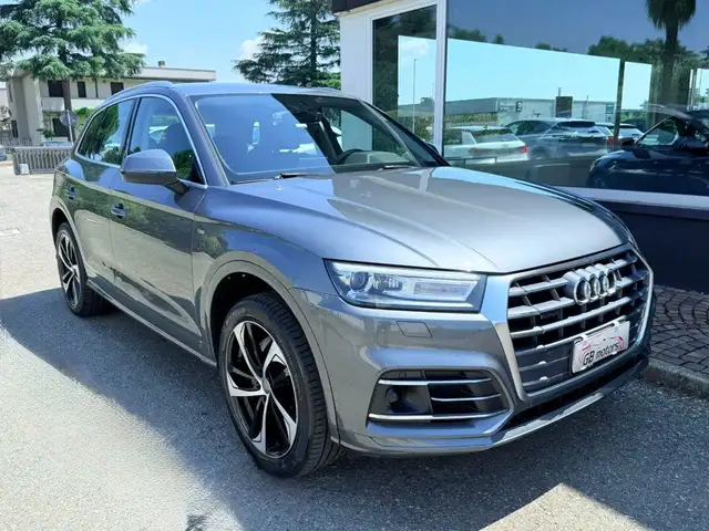 Audi Q5 view 3