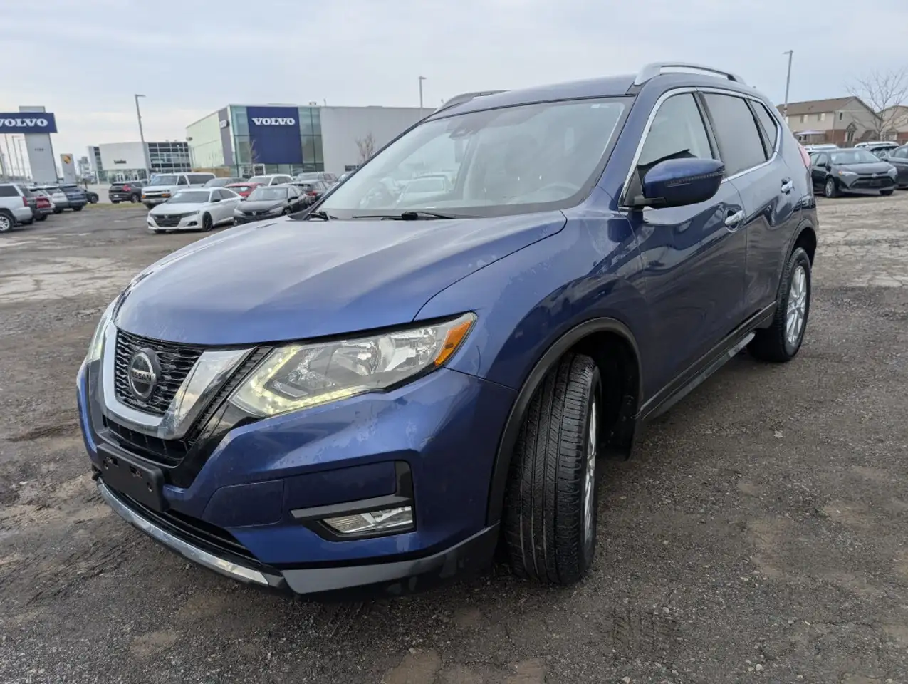 Nissan Rogue снимка Nissan Rogue
