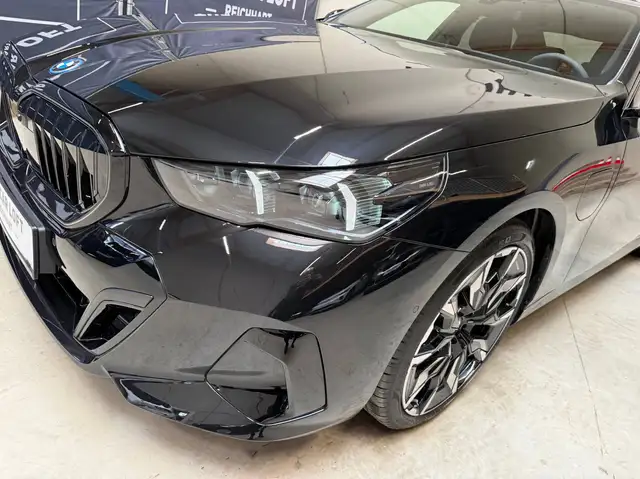 BMW 5 Series view 5