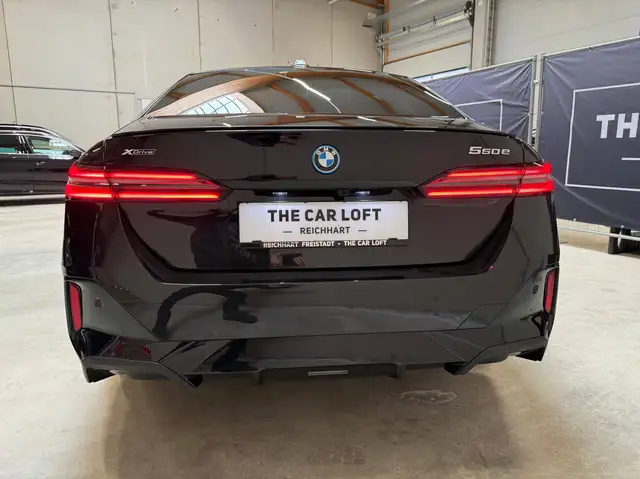 BMW 5 Series view 18