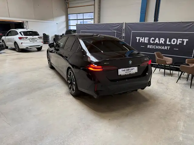 BMW 5 Series view 3