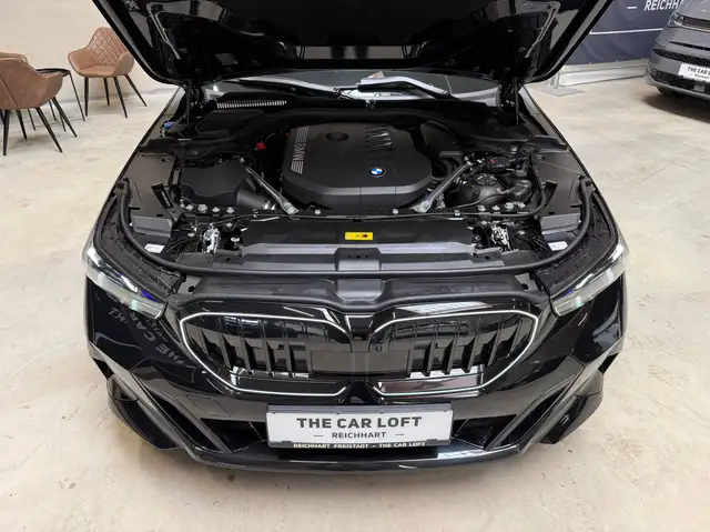 BMW 5 Series view 7