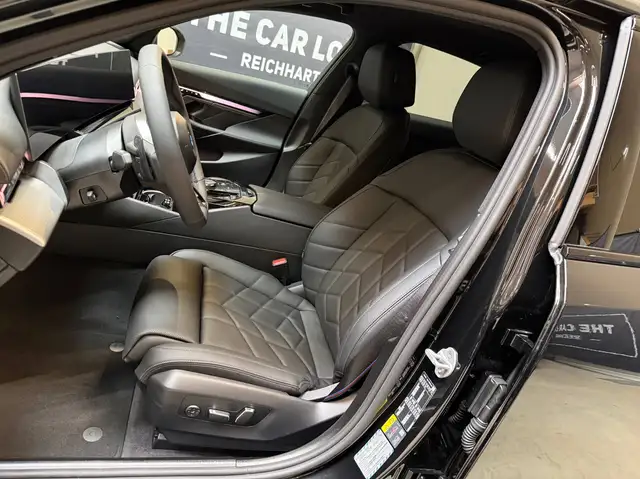 BMW 5 Series view 9