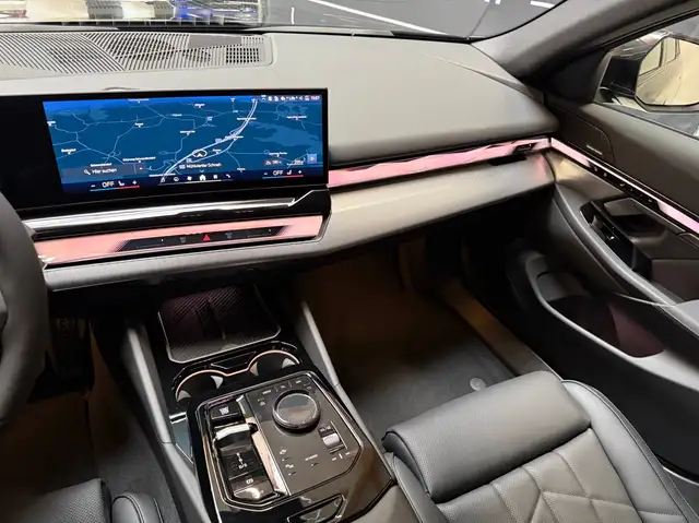 BMW 5 Series view 13