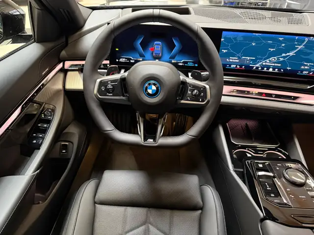 BMW 5 Series view 12