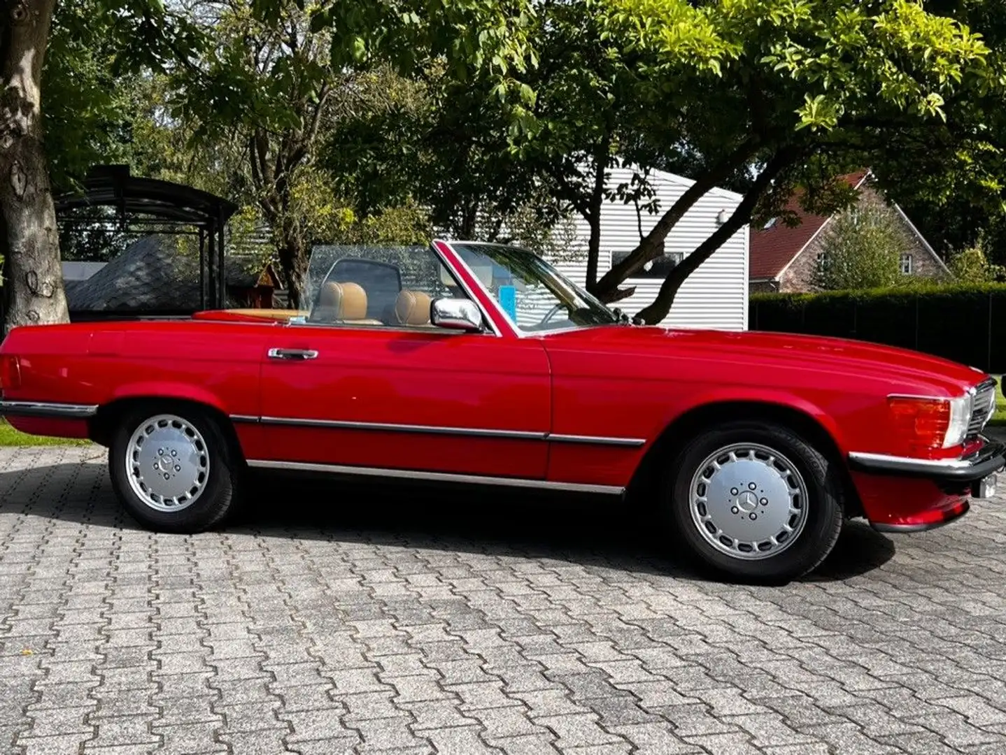 Mercedes-Benz SL 560 R 107, toller Zustand, inkl. Hardtop Červená - 1