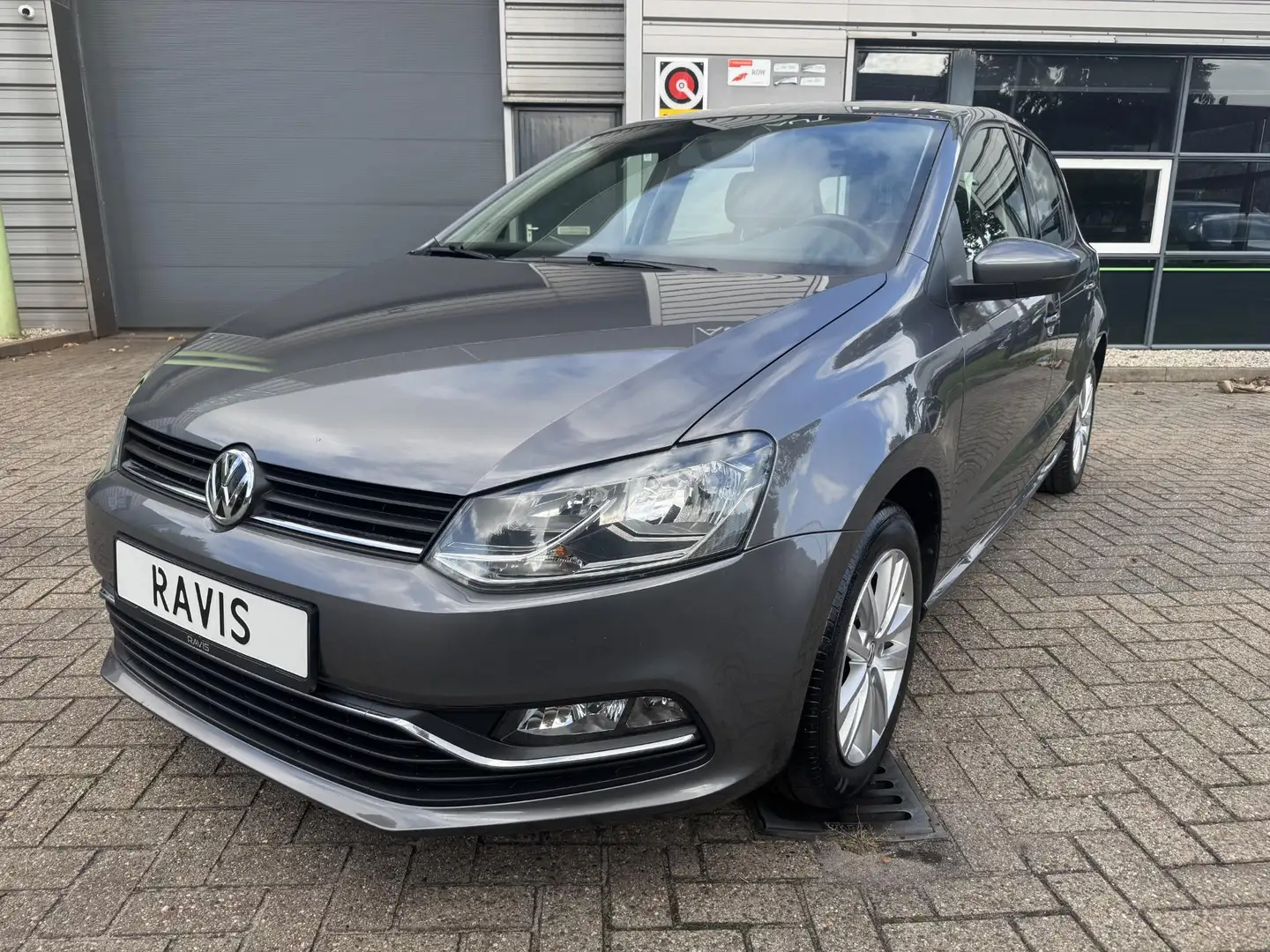Volkswagen Polo 1.0 Comfortline Grijs - 1