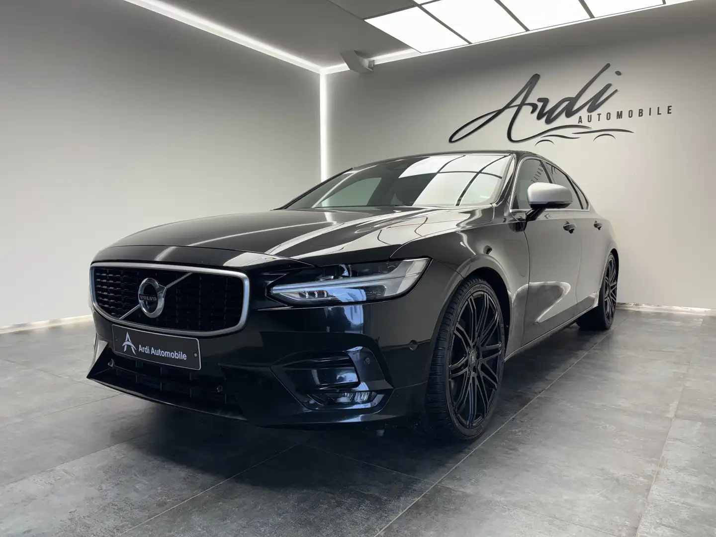 Volvo S90 2.0 D4 R-Design *CAMERA 360*LED AMBIANCE*GARANTIE* Noir - 1