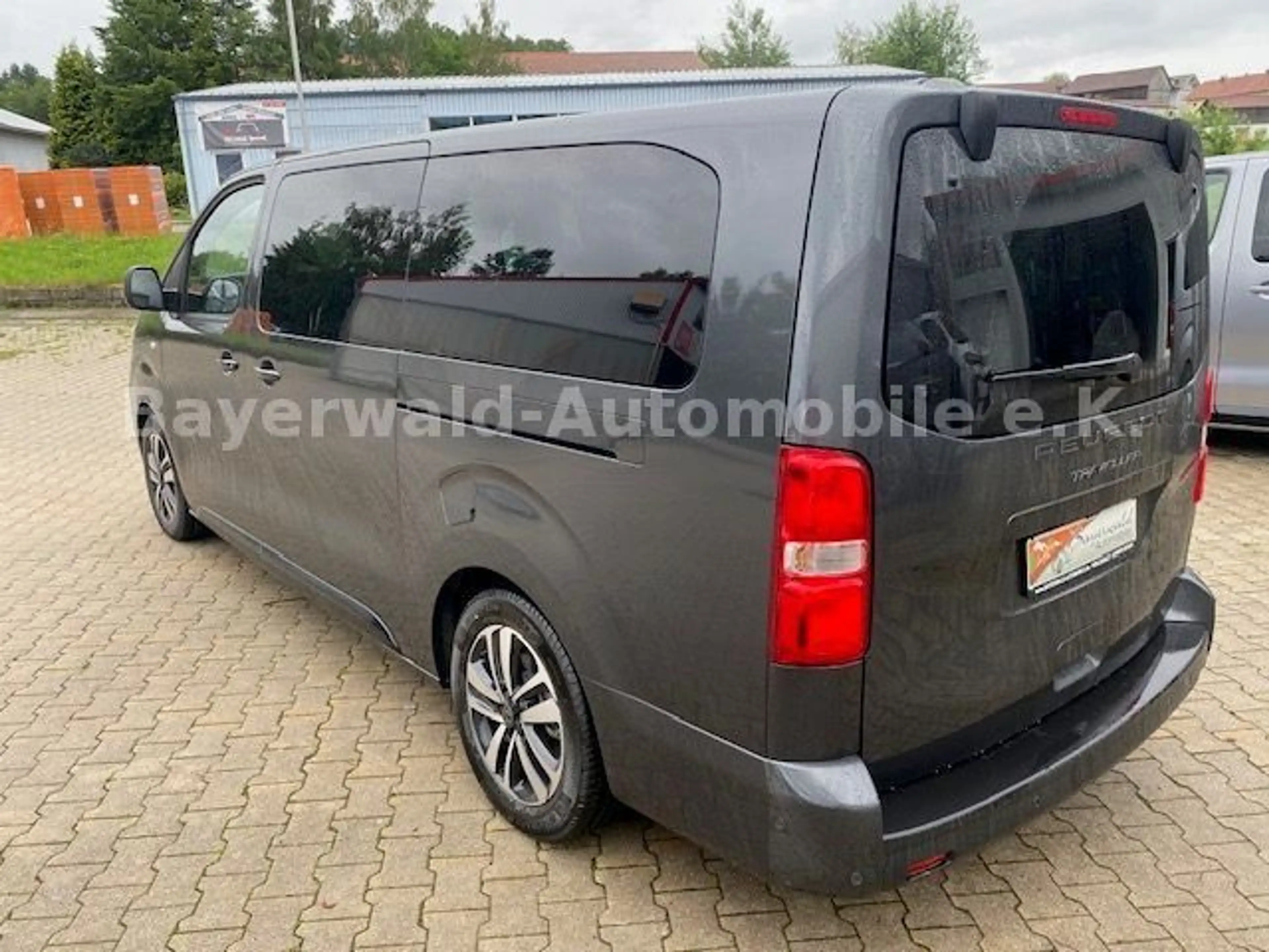 Peugeot Traveller 2,2 Allure L3 7-Sitz Navi AHK Pano ACC — photo 3