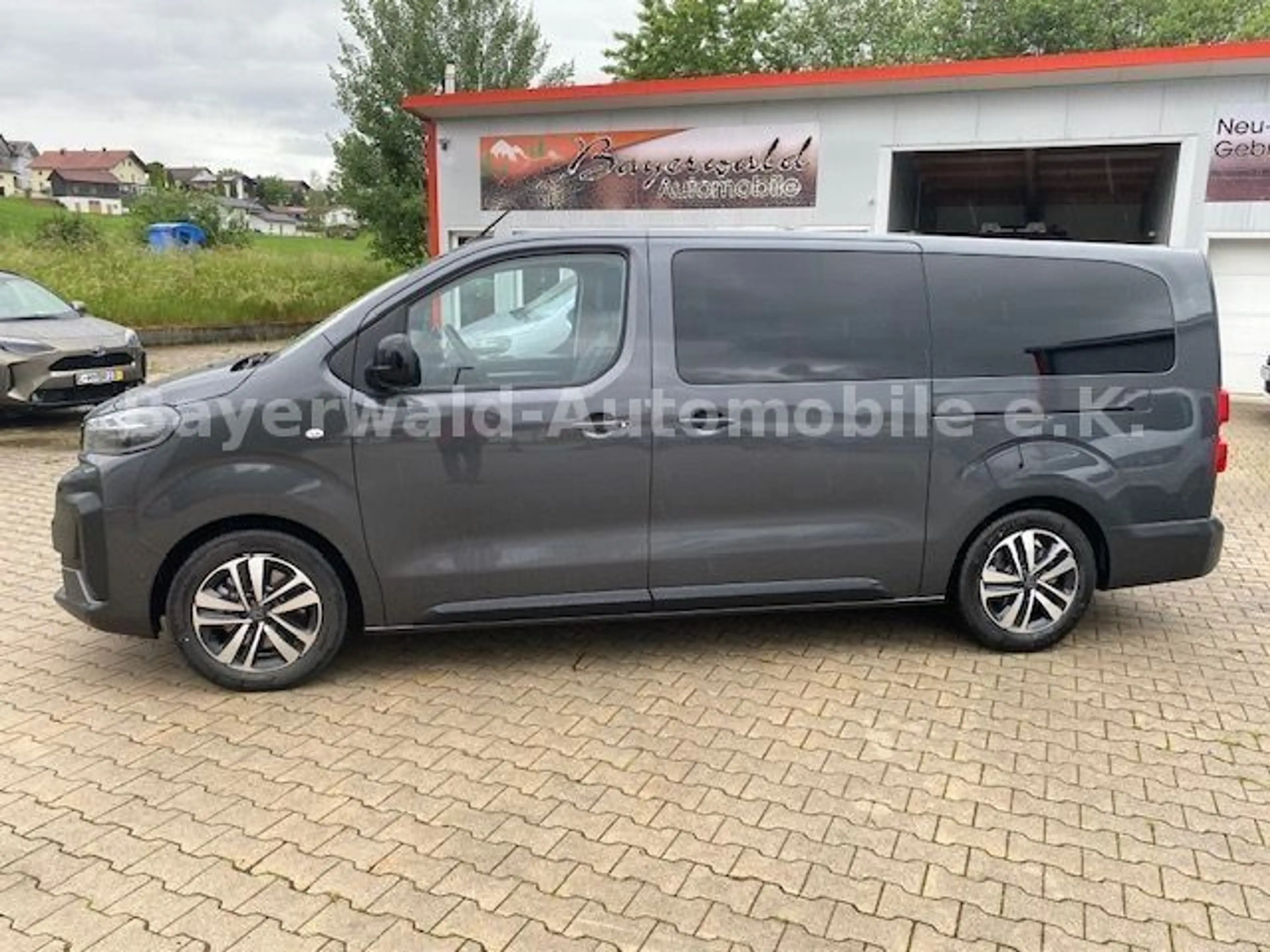 Peugeot Traveller 2,2 Allure L3 7-Sitz Navi AHK Pano ACC — photo 2