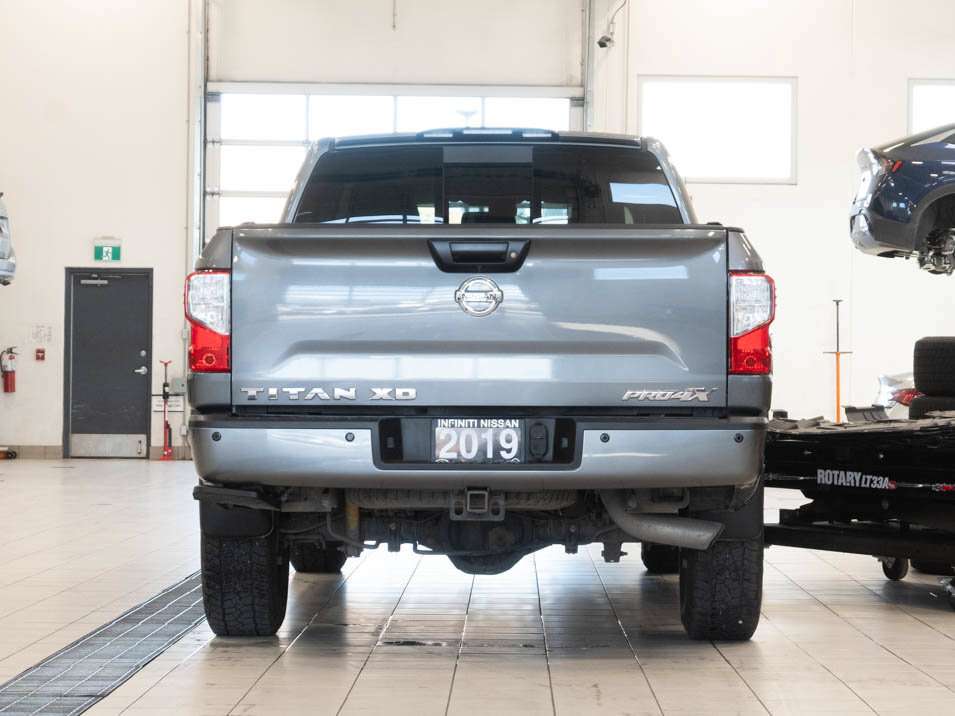 2019 Nissan Titan PRO-4X Crew Cab 4WD — снимка 1